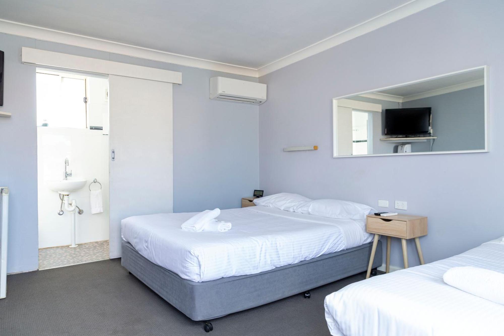 Australian Hotel Motel Yass Exterior photo
